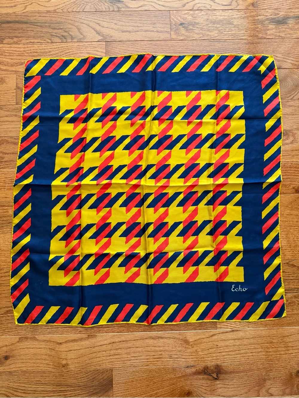 New Vtg Echo 100% silk scarf geometric pattern, Sz 26x26,5 - Picture 4 of 8